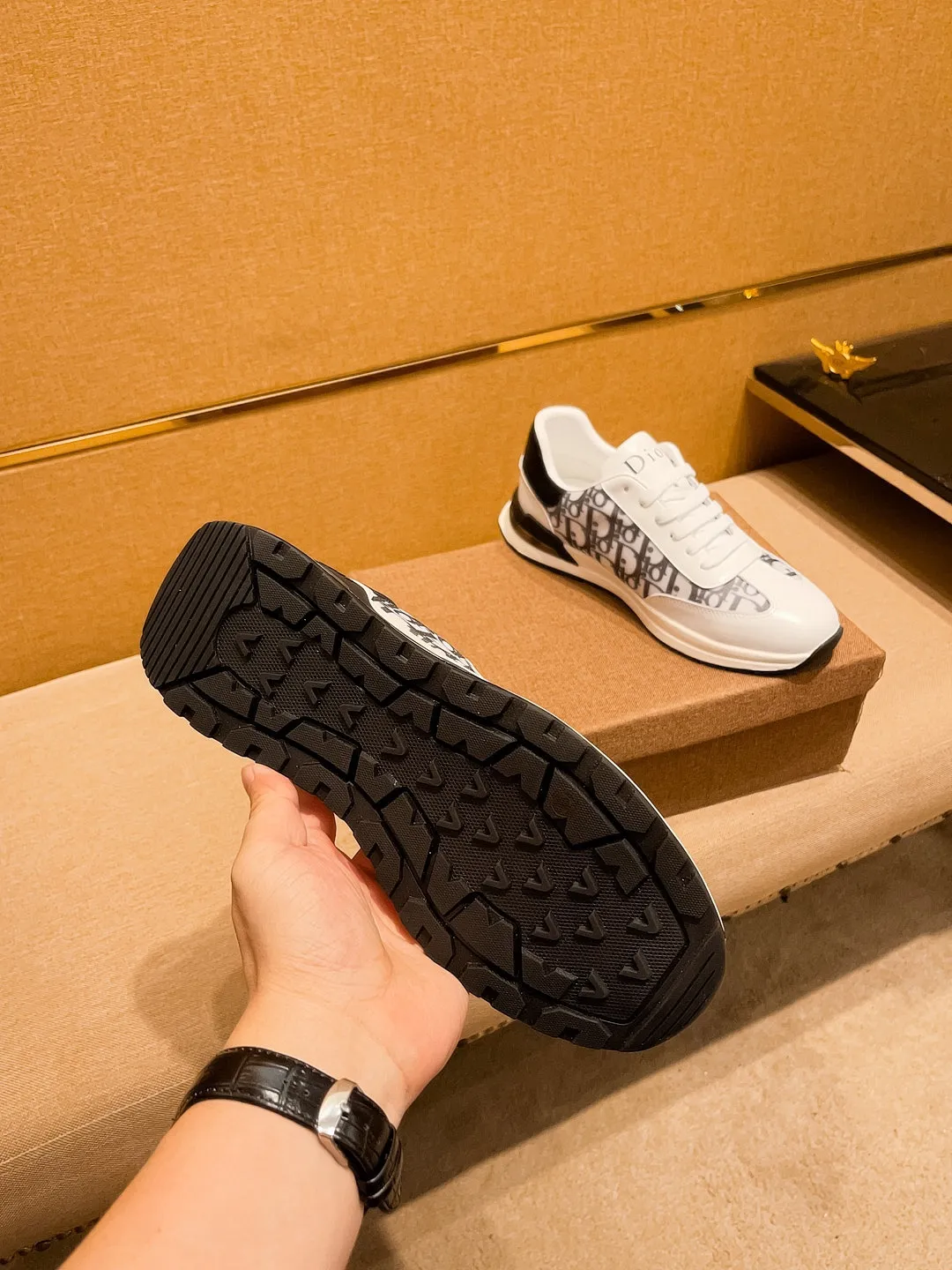 Men's men's shoes💰 420💰🔥【Dior】🔥Men's high-end brand of shoes official website 1:1 latest masterpiece: the upper is made of first-layer cowhide imported from Italy with a comfortable and breathable lining➕original non-slip and wear-resistant outsole🔥, making walking more convenient and comfortable! An exclusive new model, a stunning work, a beautiful 1:1 replica [color] compared to the official quality! Create a fashionable personality to set off your uniqueness! A must-have for trendy men! Classic 🔥Size: 38-44 Color: 🔥 2⃣️colors available🔥